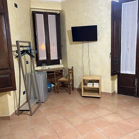 B&B L'Angolo Sulla Piazza Mirabella Imbaccari エクステリア 写真