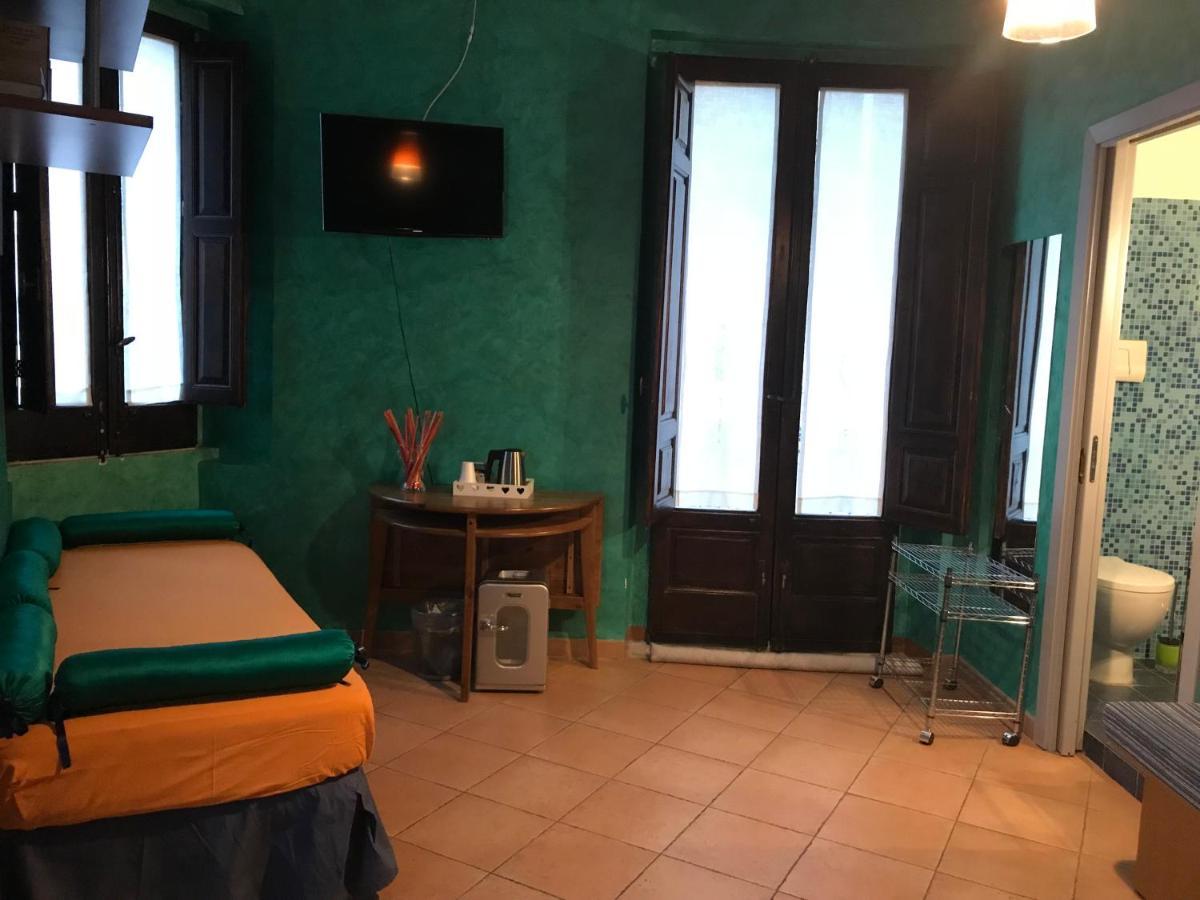B&B L'Angolo Sulla Piazza Mirabella Imbaccari エクステリア 写真
