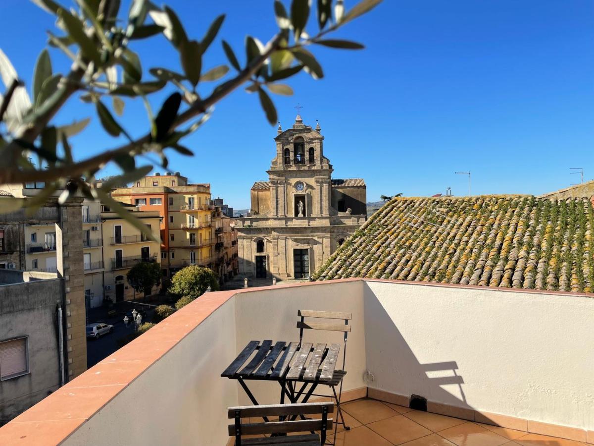 B&B L'Angolo Sulla Piazza Mirabella Imbaccari エクステリア 写真