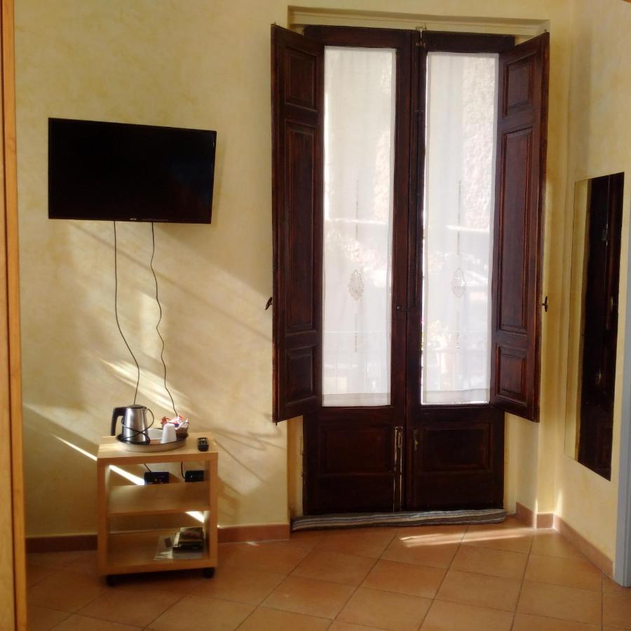 B&B L'Angolo Sulla Piazza Mirabella Imbaccari エクステリア 写真